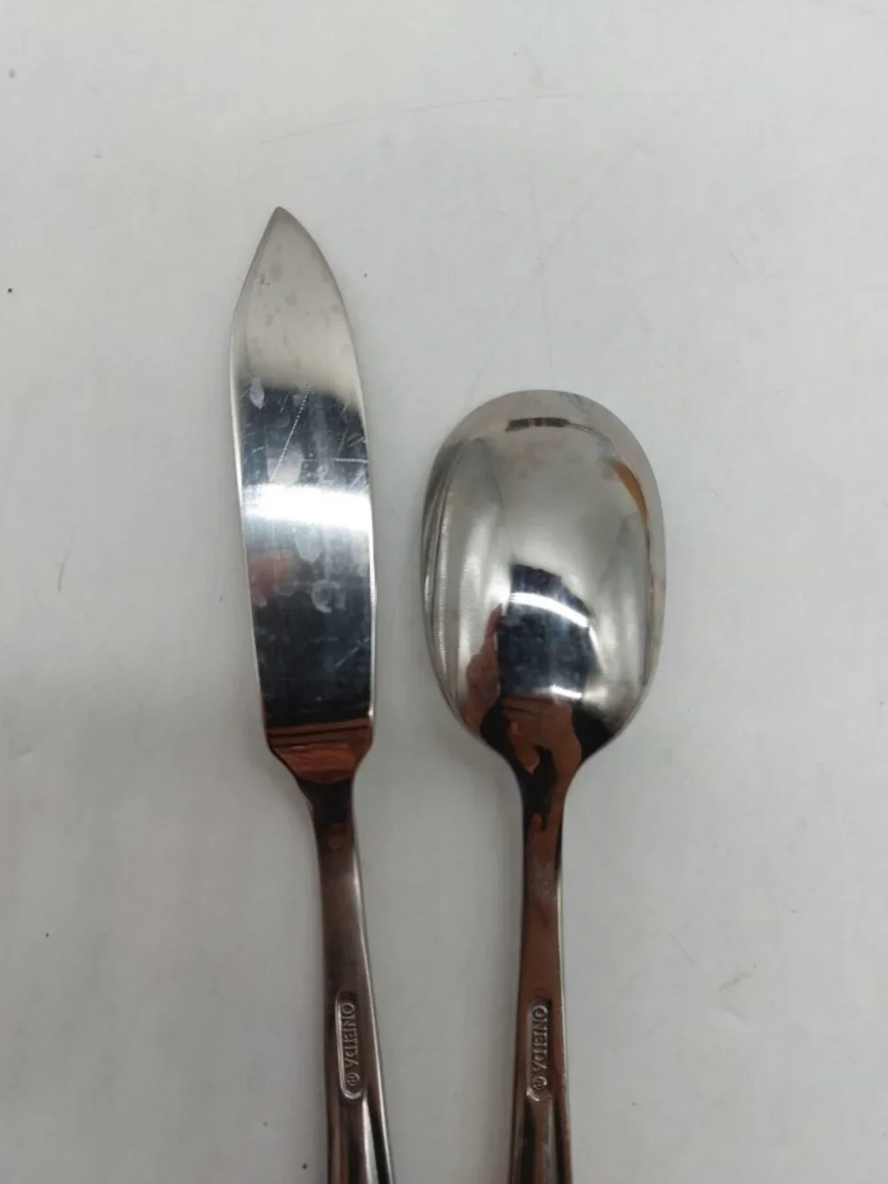Oneida Butter Knife & Soup Spoon Set Of 2